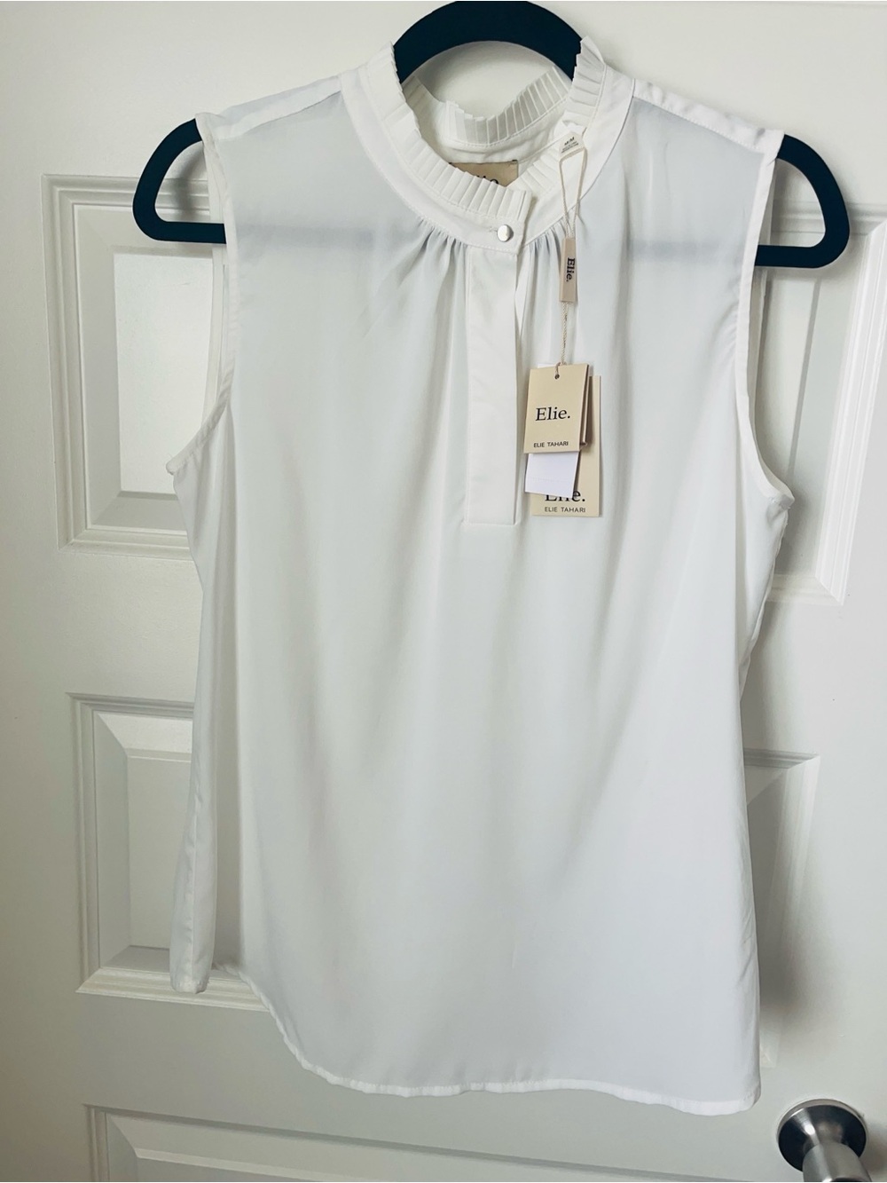 Elie Tahari White Sleeveless Pleated-Neck Shell